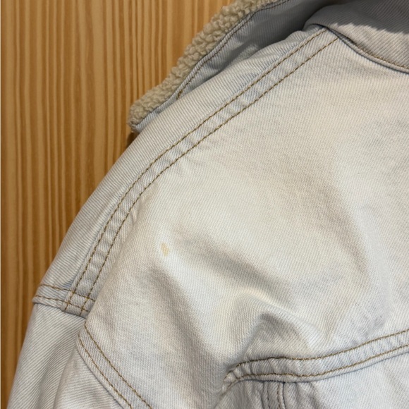 Levi's Women's Cream Sherpa Lined Denim Jacket - Picture 5 of 6